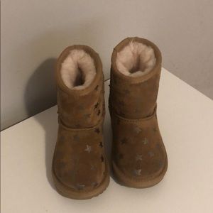 UGG Classic Short II Stars Pull-on Boot 7 Toddler